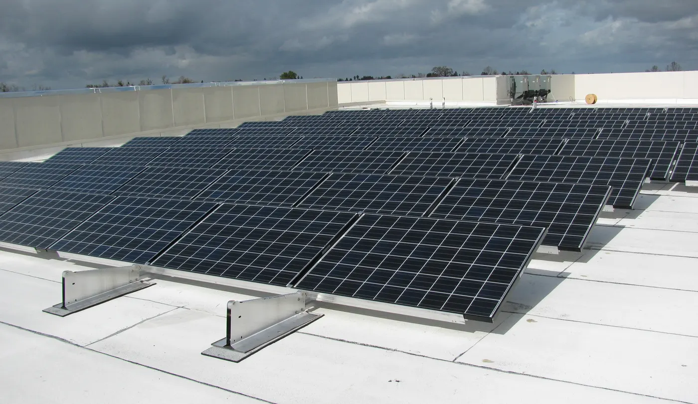 Roof-mounted commercial solar array